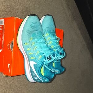 Womens nike zoom pegasus 33 size 7.5